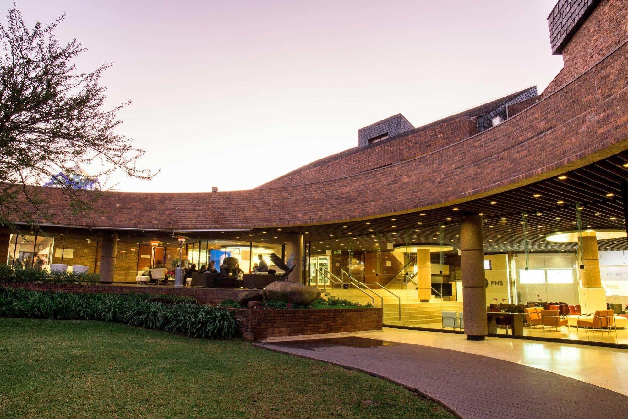 Fnb Conference Centre Hotel Sandton Exterior photo